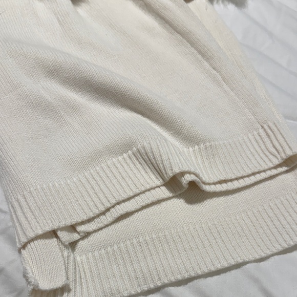 Chico’s Elegant Long and Soft Cream Sweater with Faux Fur Accents - Picture 4 of 6